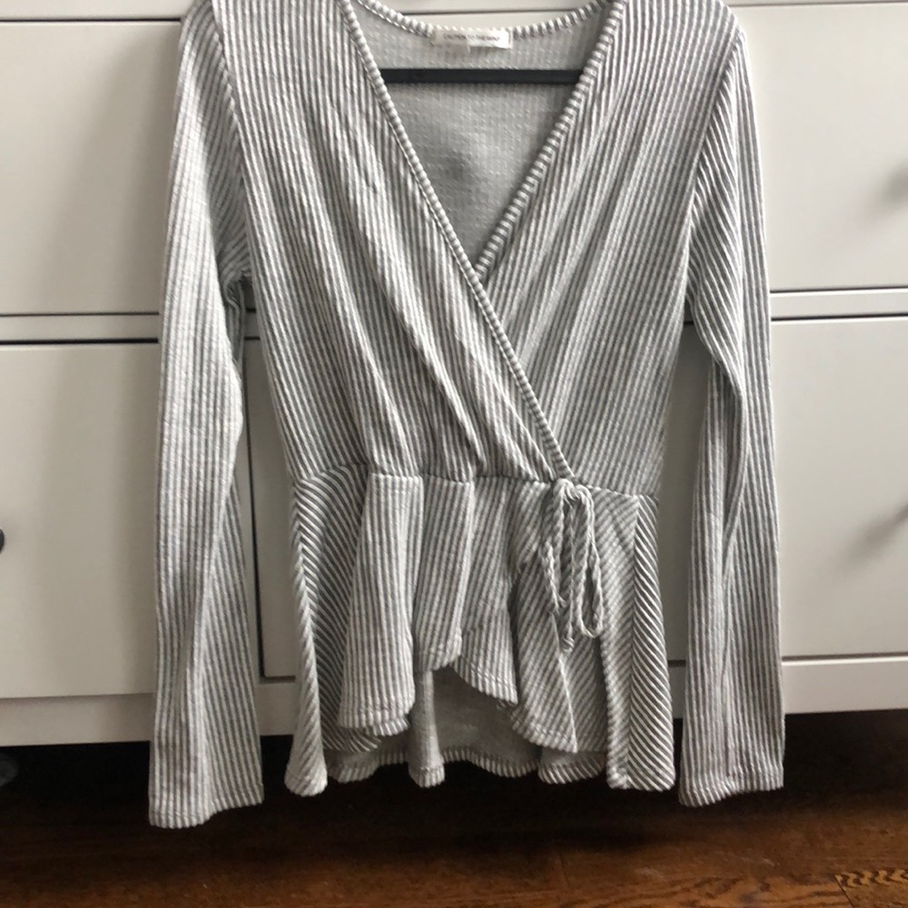 Long sleeve, V-neck,
